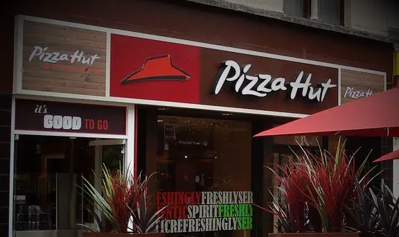 Pizza Hut to Start Delivering Beer and Wine